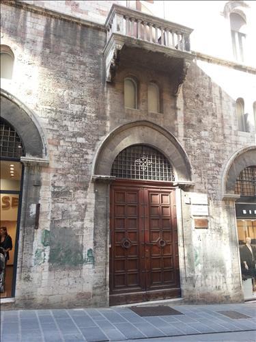 Appartamento in  Vendita  a Perugia    160 mq  foto 2