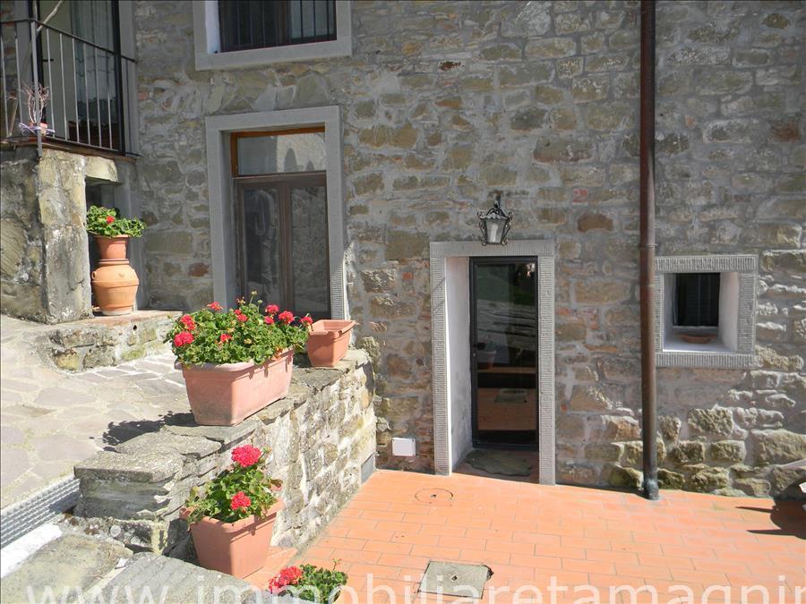 Casale  in  Vendita  a Firenze   20 vani  650 mq  foto 3