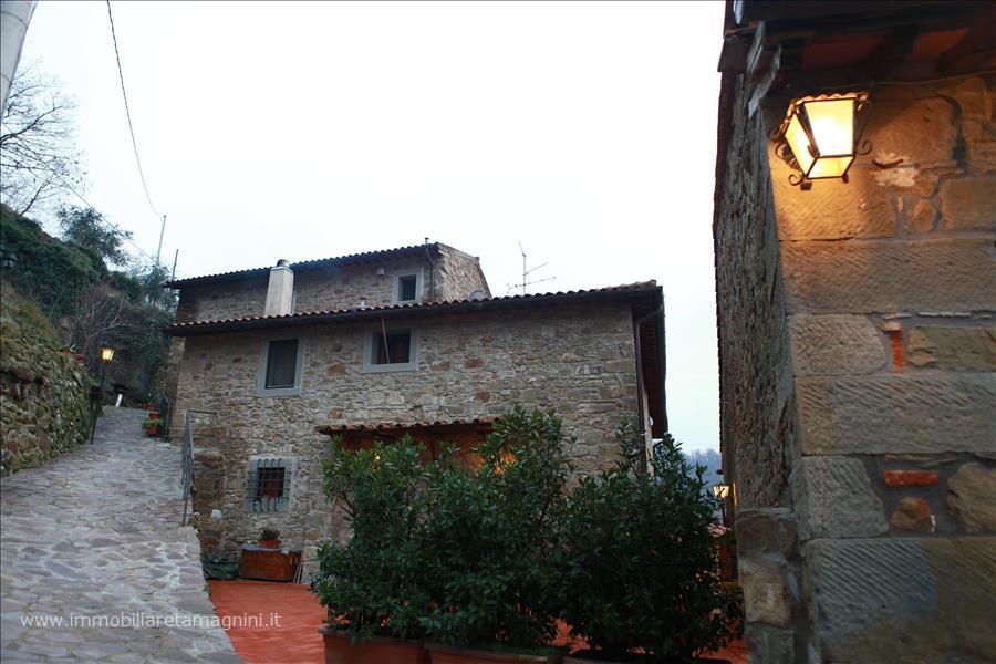 Casale  in  Vendita  a Firenze   20 vani  650 mq  foto 6
