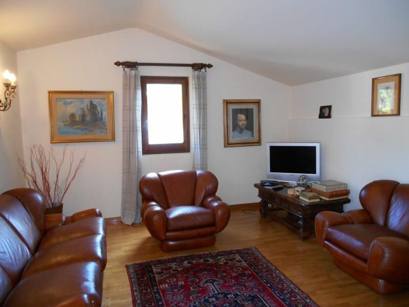 In appartamento in  Vendita  a Prato   8 vani  250 mq  foto 2