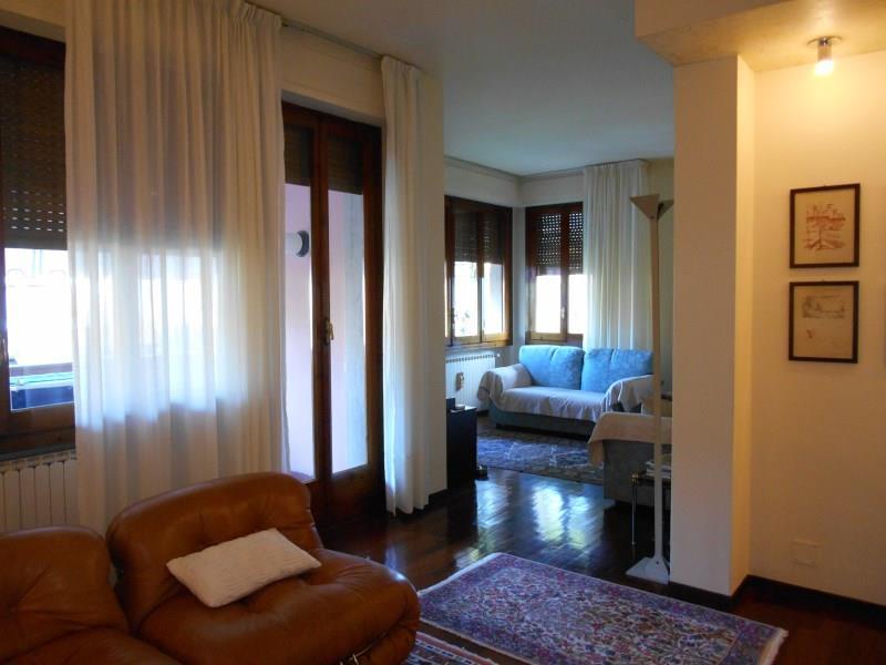 In appartamento in  Vendita  a Prato   8 vani  250 mq  foto 3