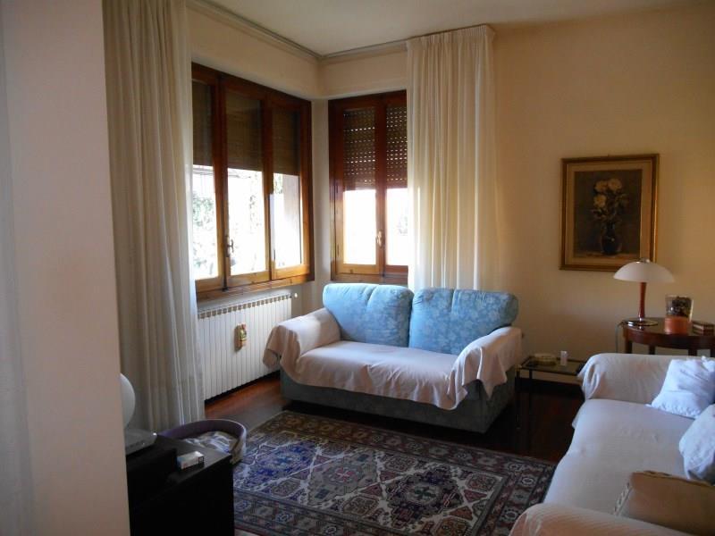 In appartamento in  Vendita  a Prato   8 vani  250 mq  foto 4