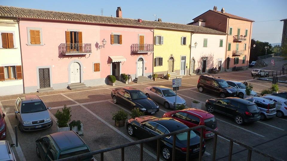 Appartamento in  Affitto  a Baschi   quadrilocale   60 mq  foto 2