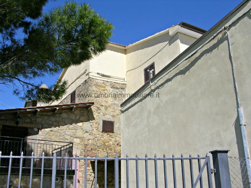 Appartamento in  Vendita  a Gualdo Cattaneo   quadrilocale   77 mq  foto 2