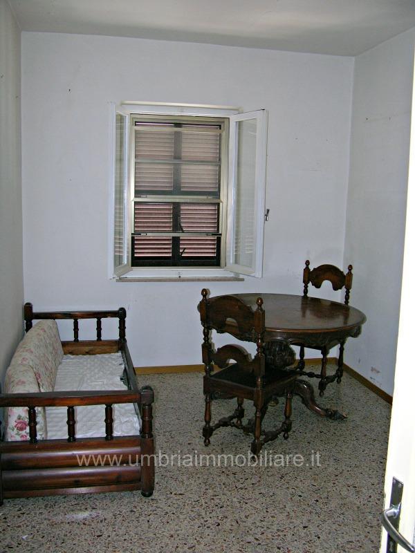 Appartamento in  Vendita  a Gualdo Cattaneo   quadrilocale   77 mq  foto 4