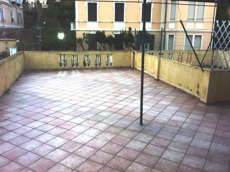 Appartamento in  Affitto  a Imperia zona Porto Maurizio  9 vani  190 mq  foto 3