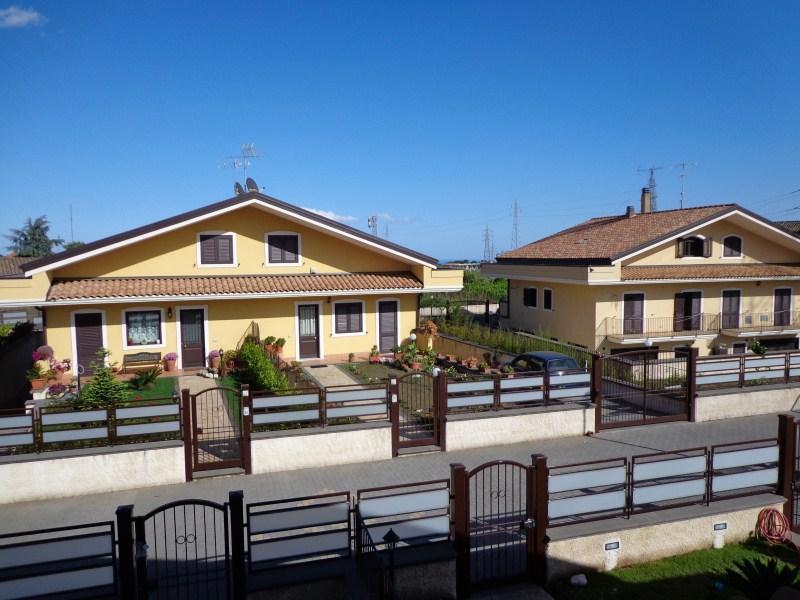 Villa in  Vendita  a Aci Sant'Antonio   6 vani  200 mq  foto 10