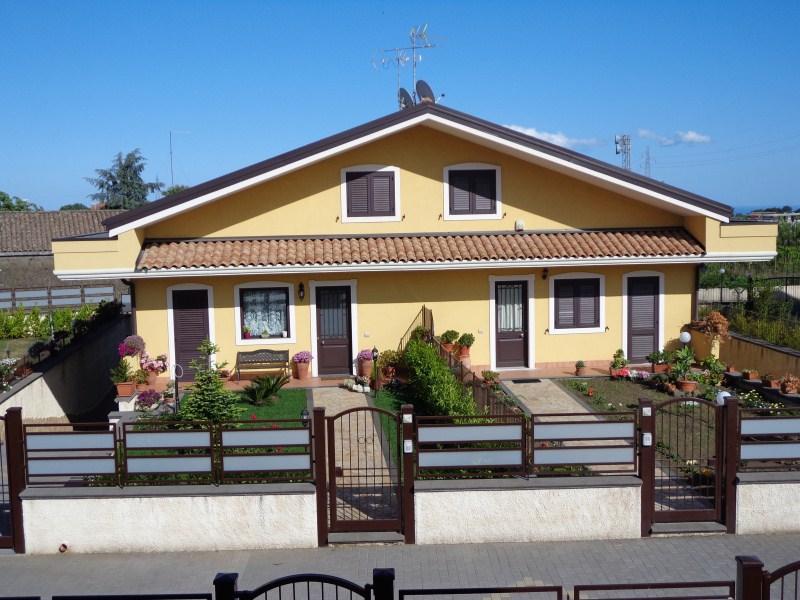 Villa in  Vendita  a Aci Sant'Antonio   6 vani  200 mq  foto 3