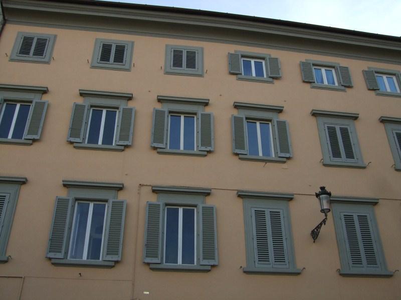 Appartamento in  Vendita  a Prato   6 vani  160 mq  foto 1