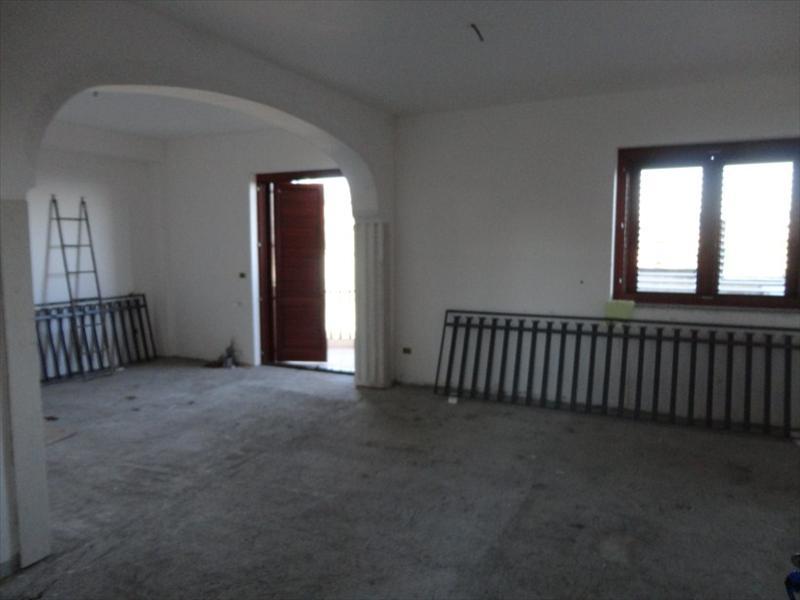Appartamento in  Vendita  a Giarre   6 vani  105 mq  foto 3