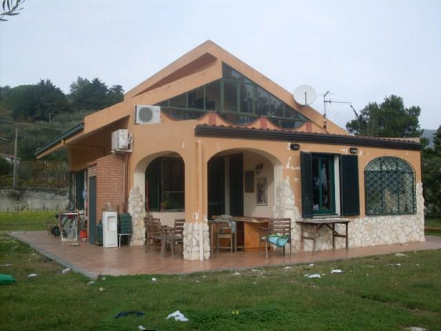 Villa in  Vendita  a Piedimonte Etneo   quadrilocale   85 mq  foto 3