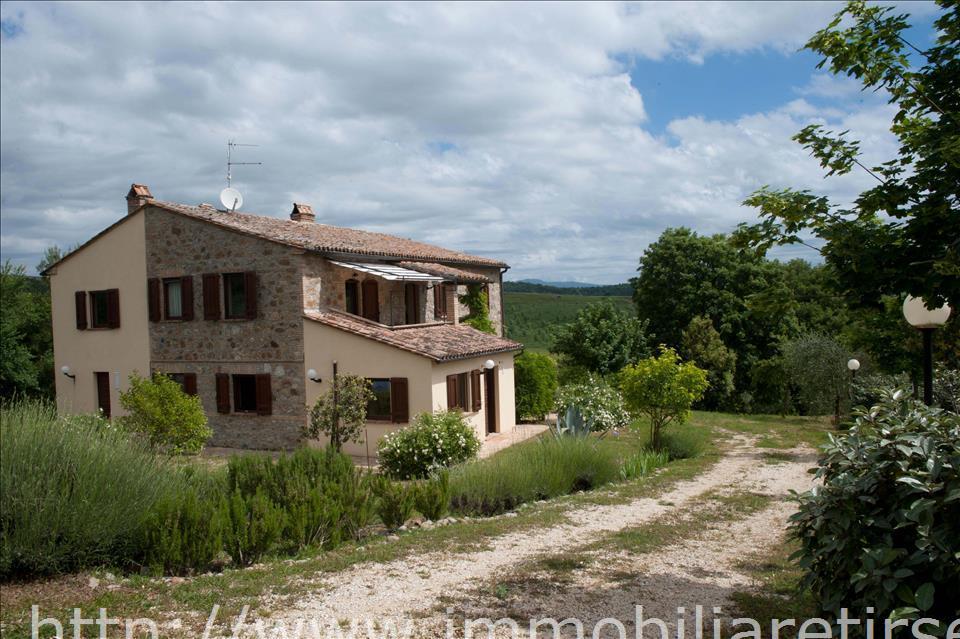 Casale  in  Vendita  a Orvieto   9 vani  230 mq  foto 4