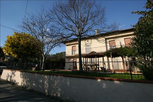 Appartamento in  Vendita  a Foiano della Chiana    240 mq  foto 2