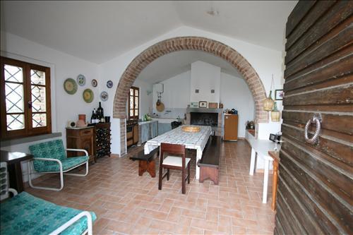 Casale  in  Vendita  a Sinalunga    246 mq  foto 2