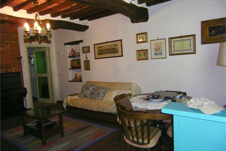 Porzione di casa in  Vendita  a Capannori   5 vani  100 mq  foto 2