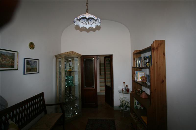Casa singola in  Vendita  a Montepulciano   9 vani  283 mq  foto 1