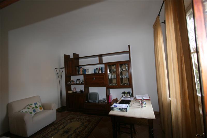 Casa singola in  Vendita  a Montepulciano   9 vani  283 mq  foto 2