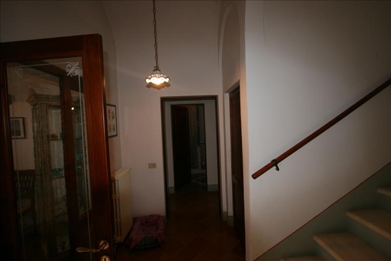 Casa singola in  Vendita  a Montepulciano   9 vani  283 mq  foto 8