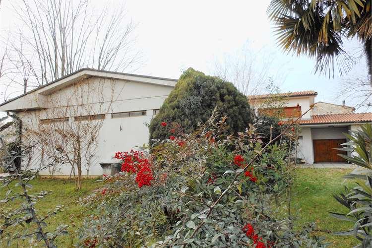 Casa singola in  Vendita  a Capannori   7 vani  400 mq  foto 2