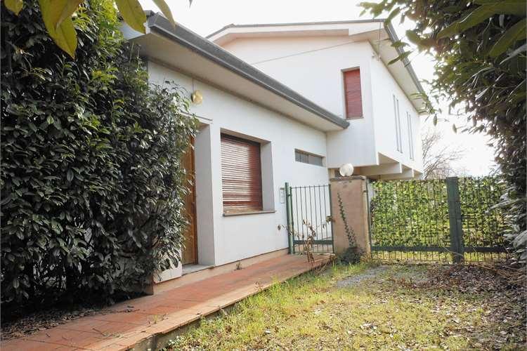 Casa singola in  Vendita  a Capannori   7 vani  400 mq  foto 4
