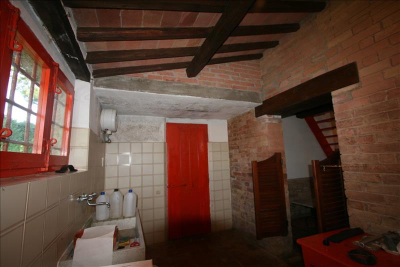 Casale  in  Vendita  a Torrita di Siena   7 vani  100 mq  foto 2
