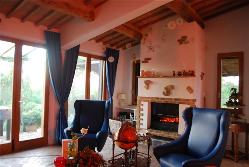 Villa in  Vendita  a Siena   6 vani  140 mq  foto 2