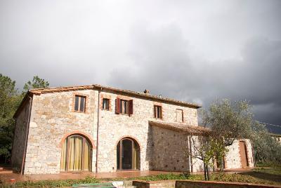 Azienda agricola in  Vendita  a Siena   12 vani  300 mq  foto 1