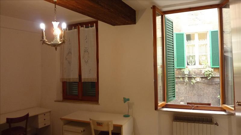 Appartamento in  Vendita  a Siena   5 vani  90 mq  foto 3