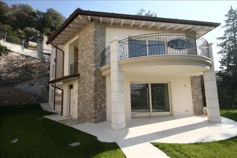 Villa in  Vendita  a Brescia   5 vani  250 mq  foto 1