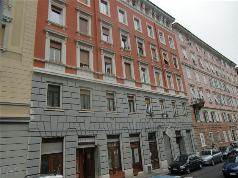 Appartamento in  Vendita  a Trieste    65 mq  foto 2